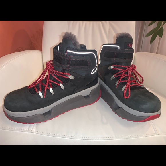 UGG Utility Waterproof Boots / Sneakers. Unisex - Picture 3 of 15